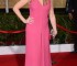 A Julia Roberts deberían prohibirle elegir ropa. Anoche llegó con este "pantsuit" Valentino magenta a los premios SAG, en el Shrine Auditorium, en Los Angeles, EE.UU.