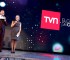 Karen Doggenweiler de ejecutiva junto a Julián Elfenbein con el mejor terno, anoche, en el lanzamiento de la programación 2014 de TVN.