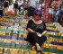 La comentarista del pelo morado en un descanso en la famosa escalera adornada por el chileno Jorge Seralón, en el barrio de Santa Teresa, en Río. TODAS LAS FOTOS: PAMELA DIAZ