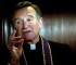 Otro sacerdote en otra comedia: El "padre Monighan" en The Big Wedding, del año pasado.