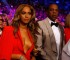 La Caperucita se puso hot. Beyoncé y su esposo, Jay Z, en "la pelea del siglo", entre Pacquio y Mayweather, en el  MGM Grand Garden Arena de Las Vegas.