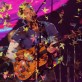 El papel picado y los fuegos artificiales fueron parte esencial del concierto de Coldplay.