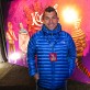 Gary Medel llegó abrigado a ver Kooza, del Cirque du Soleil.