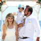 Francisco Kaminski y Carlita Jara con su hijo Mariano, de casi tres años, durante el matrimonio playero.