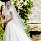 34 millones de pesos dice el Daily Mail que costó el vestido de novia de Pippa Middletton, realizado por el famoso diseñador inglés Giles Deacon.