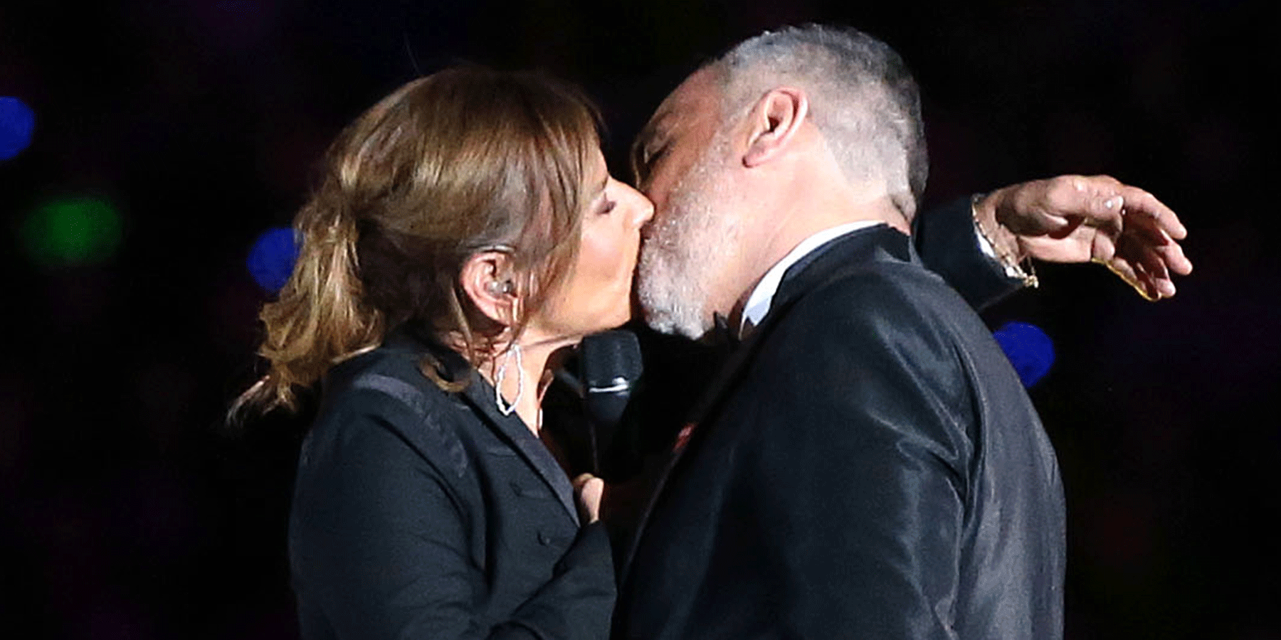 Largo y húmedo»: El beso de reencuentro de Kathy Salosny y Lucho Jara en el  Nacional Glamorama