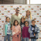 Marcelo "Chino" Ríos llegó junto a su esposa Paula Pavic y sus cincos hijos a la función especial del remake de El rey León en el Alto Las Condes.