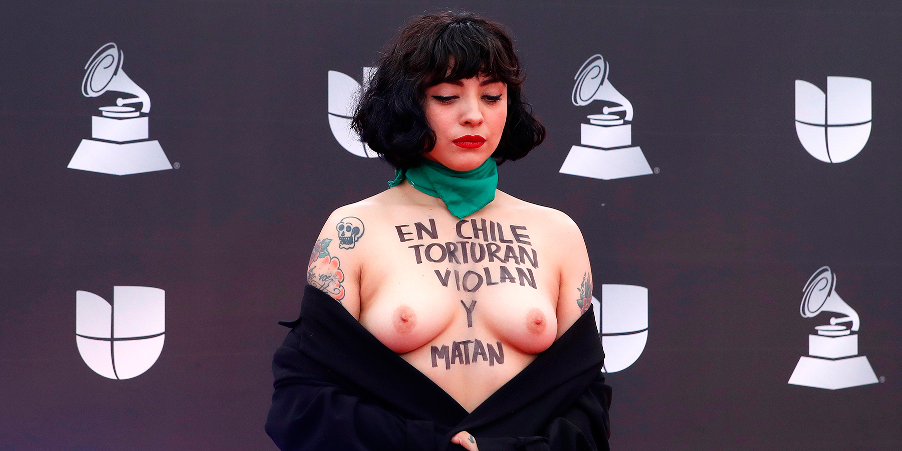 La protesta de Mon Laferte en los premios Grammy Latino en Las Vegas - Glam...