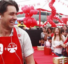 2 de Diciembre del 2017/SANTIAGO
En un supermercado Unimarc de la Florida se realizo la tradicional Parrillaton, donde participaron, Francisco Saavedra, Jorge Zabaleta, Rodrigo Perez, entre otros.
FOTO: RODRIGO SAENZ/AGENCIAUNO