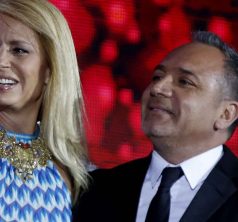 3 de Diciembre  del 2016/SANTIAGO
Cecilia Bolocco y Luis Jara durante el show de cierre de la Teleton 2016 realizado en el Estadio Nacional 
FOTO:RODRIGO SAENZ/AGENCIAUNO