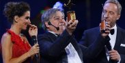 25 DE FEBRERO DE 2020/VIÑA DEL MAR
El comediante Ernesto Belloni se emociona tras recibir las Gaviotas de plata y de Oro, durante la tercera noche del Festival de Viña del Mar 2020, realizado en la Quinta Vergara.
FOTO: LEONARDO RUBILAR CHANDIA/AGENCIAUNO