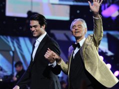 26 DE FEBRERO DE 2024 / VIÑA DEL MAR
Andrea Bocelli, junto a su hijo, Matteo Bocelli, durante la segunda noche del LXIII Festival Internacional de la Canción de Viña del Mar desde la Quinta Vergara.
FOTO: VICTOR HUENANTE / AGENCIAUNO