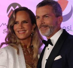 17 de febrero 2023/ VIÑA DEL MAR
Cristian Sanchez y Diana Bolocco
Durante la gala noche Cero del Festival Internacional de la Canción de Viña del Mar 2023

FOTO: LUIS BOZZO B./AGENCIAUNO.