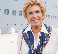 MARY ROSE MAC-GILL - SOCIALITE - CRUCERO QUEEN MARY 2 - VALPARAISO - CHILE