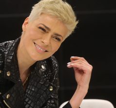 12.07.2019. TONKA TOMICIC, CON SU NUEVO LOOK EN PROGRAMA BIENVENIDOS DE CANAL 13


TONKA TOMICIC PETRIC - ANIMADORA - CONDUCTORA - MATINAL - CAMBIO - COLOR - PELO - CABELLO - RETRATOS