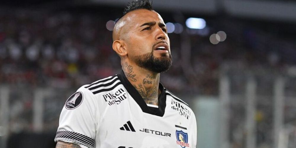 Fiscalía confirma investigación a Arturo Vidal y jugadores de Colo Colo tras denuncia por agresión sexual en bar de Vitacura